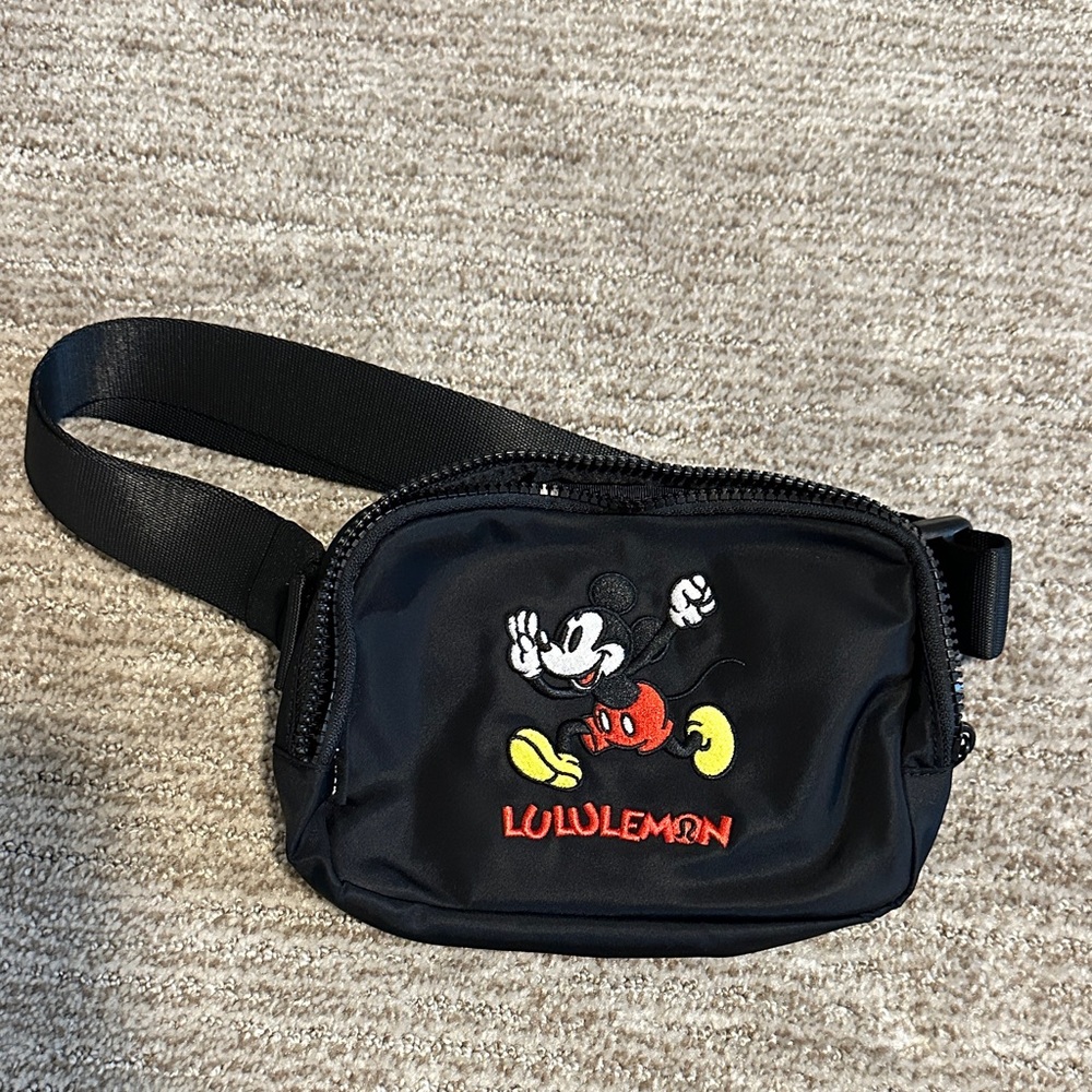 Disney x lululemon Belt Bag 1L